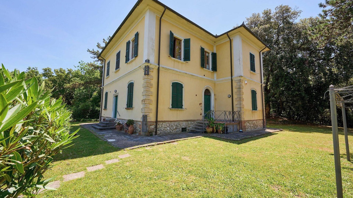 Gavorrano Apartment | Apartment 'Cesari' with Shared Garden