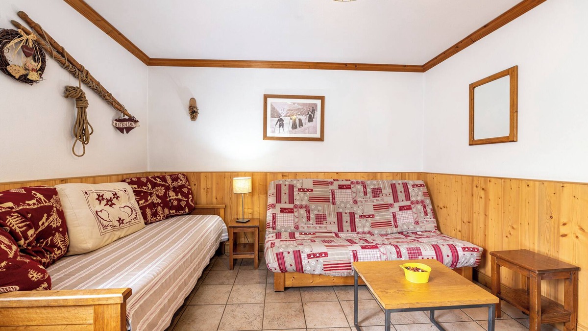Le Bettaix Apartment | Apartment 'Chalet Le Choucas N°1' with Mountain View and Wi-Fi