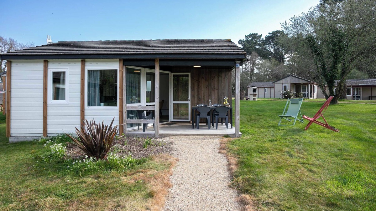 Pleumeur-Bodou House | Apartment 'Chalet Premium 1' with Private Terrace and Shared Garden