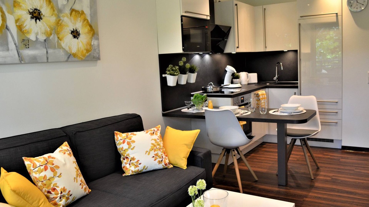 Mecklenbeck Apartment | Apartment 'Charmante Zimmer Wohnung Stilvoll' with Shared Garden, Balcony and Wi-Fi