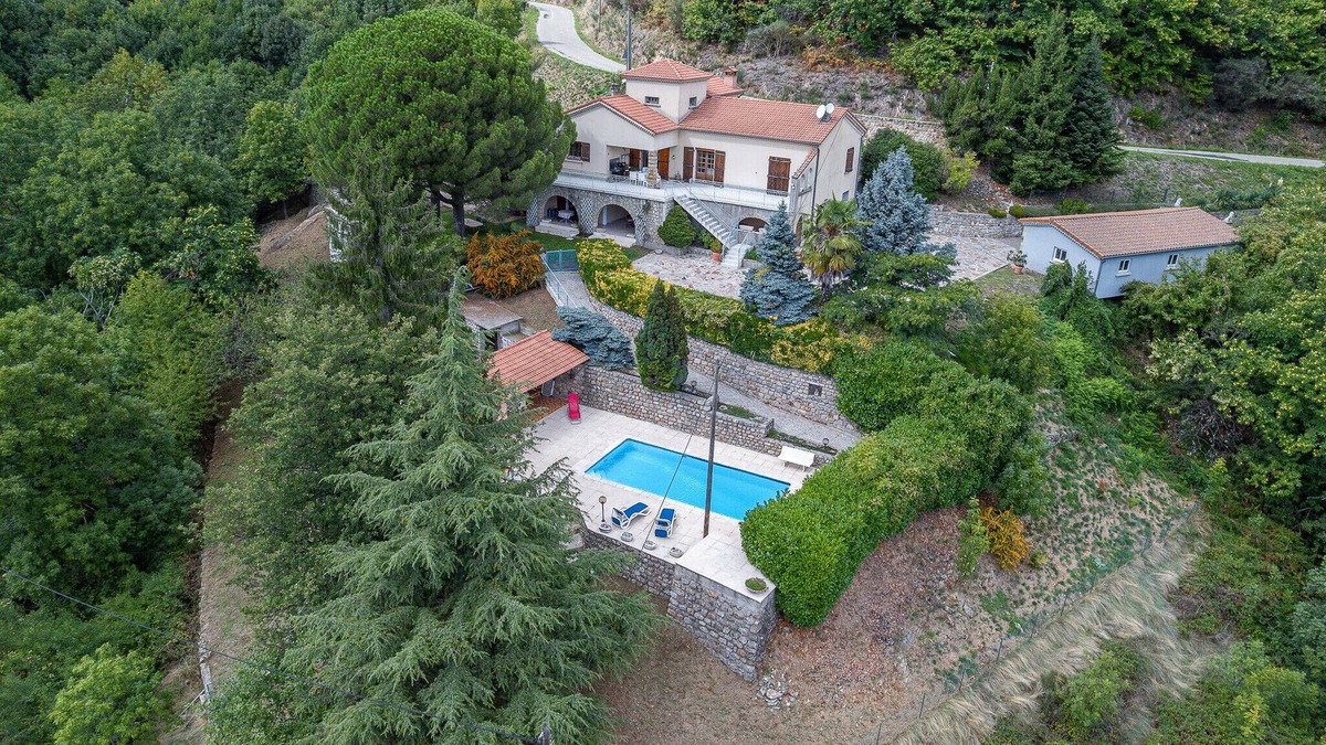 Juvinas Apartment | Apartment 'Chataigniers' with Mountain View, Private Pool and Wi-Fi