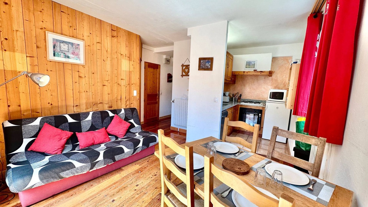 Ristolas Apartment | Apartment 'Chez Agathe Au Chalet De Segure' with Mountain View, Shared Garden and Wi-Fi