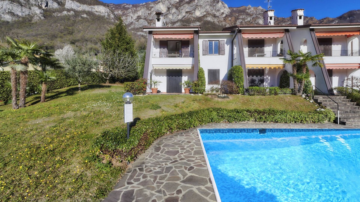 Lierna Apartment | Apartment 'Claudias Flat' with Shared Pool, Balcony and Wi-Fi