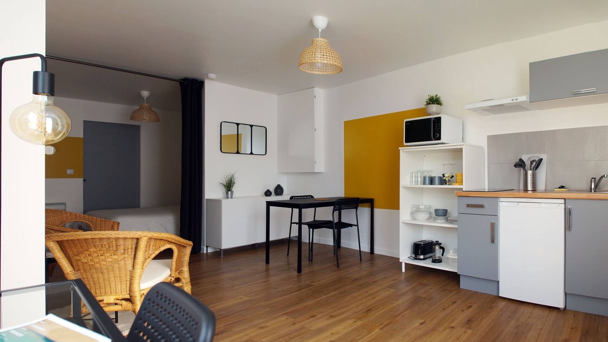 La Roche-sur-Yon Apartment | Apartment-Comfort-Wet room-Garden View