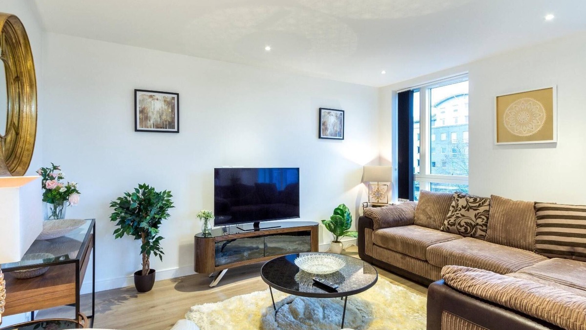 London Borough of Hounslow Apartment | Apartment-Comfort-Private Bathroom-Balcony