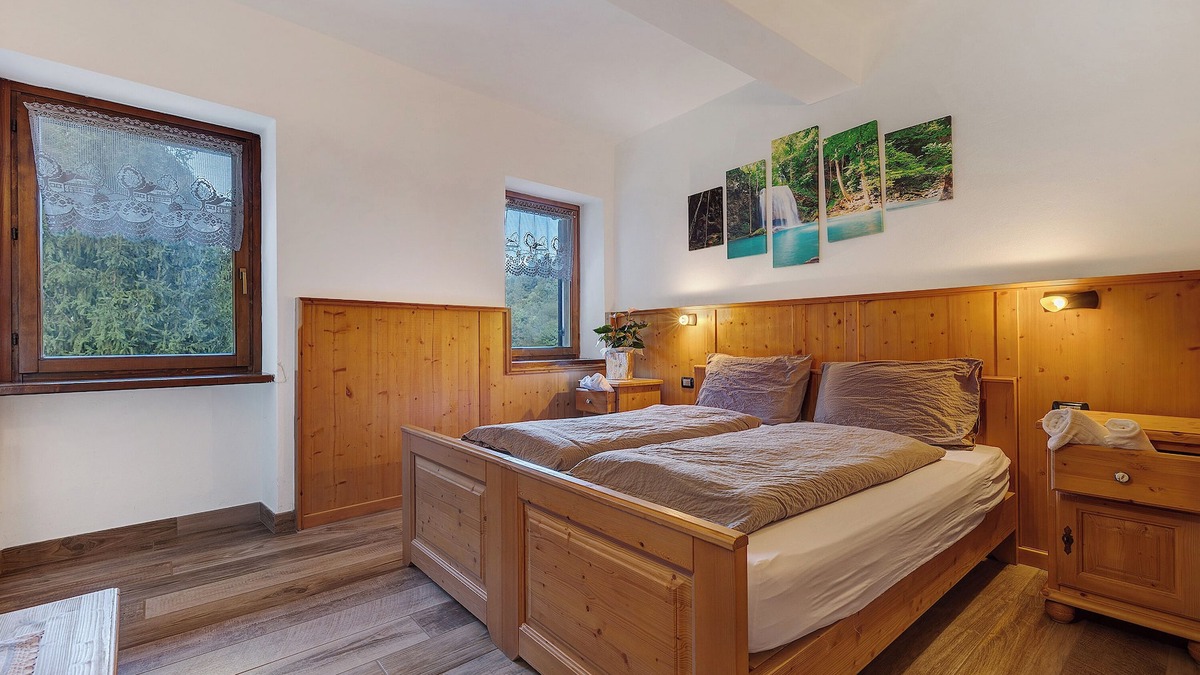 Ala Apartment | Apartment 'Con La Testa Fra Le Nuvole' with Mountain View, Shared Terrace and Wi-Fi