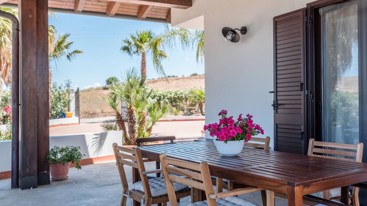 Montallegro Apartment | Apartment 'Con Veranda E Cucina' with Mountain View, Wi-Fi and Air Conditioning