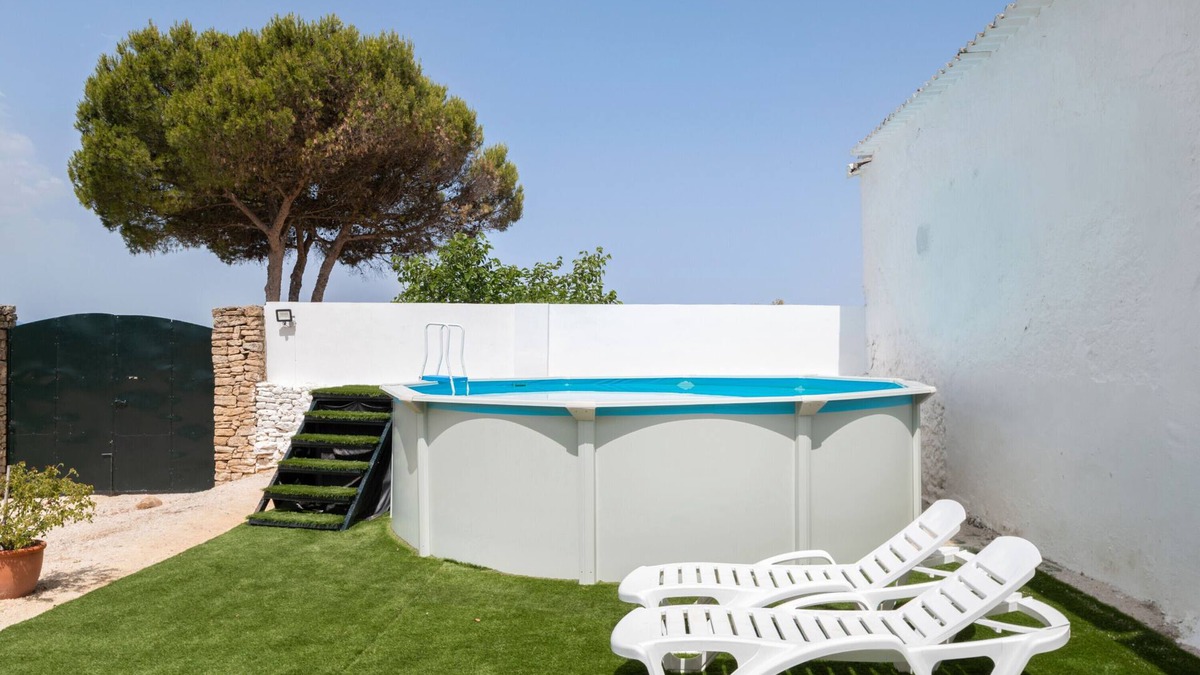 Setenil de las Bodegas House | Apartment 'Cortijo El Polear' with Mountain View, Private Pool and Wi-Fi