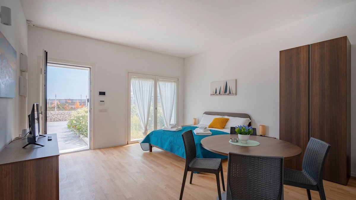 Municipio 1 Apartment | Apartment 'Costa Del Sud' with Sea View, Wi-Fi and Air Conditioning