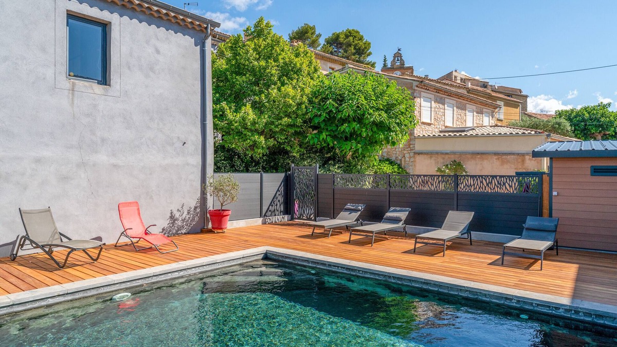 Rasteau Apartment | Apartment 'Côté Vigne' with Shared Pool, Private Terrace and Wi-Fi