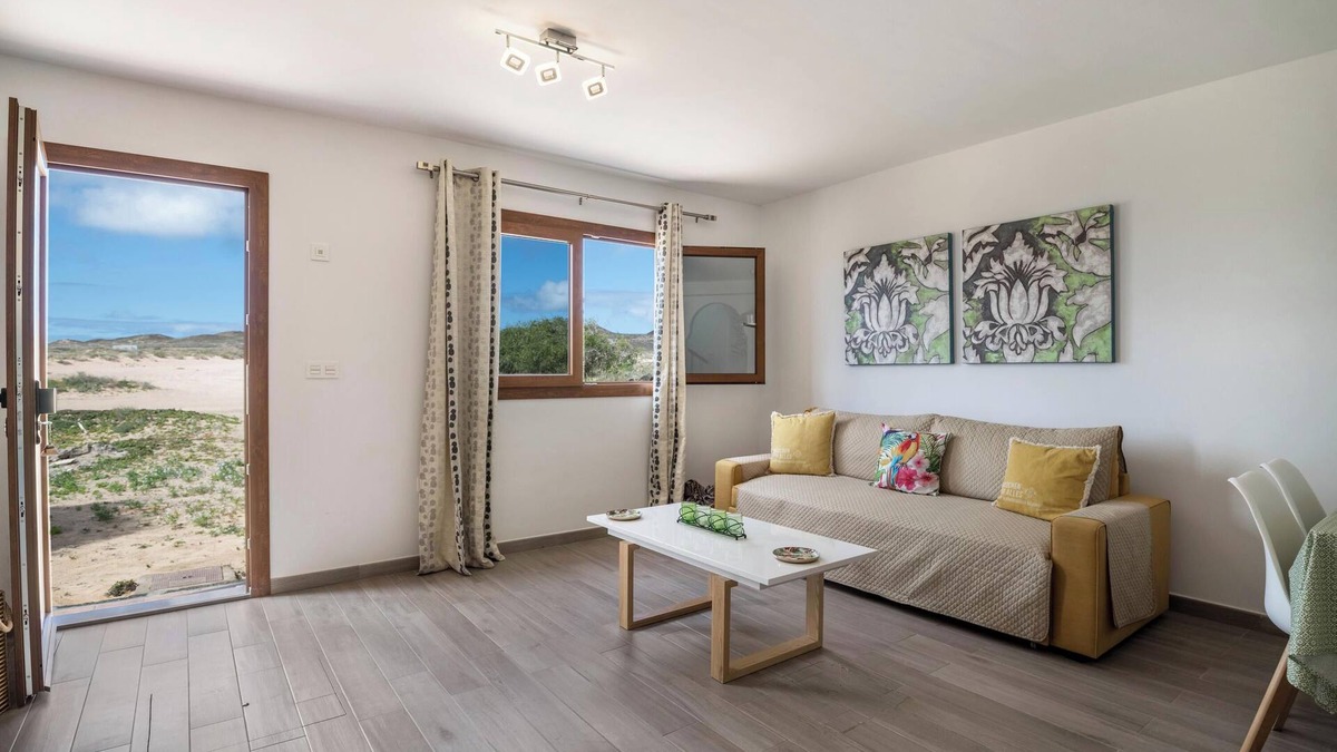 Caleta de Sebo Apartment | Apartment “Cuesta del Salado II” close to the Beach with Mountain View & Terrace