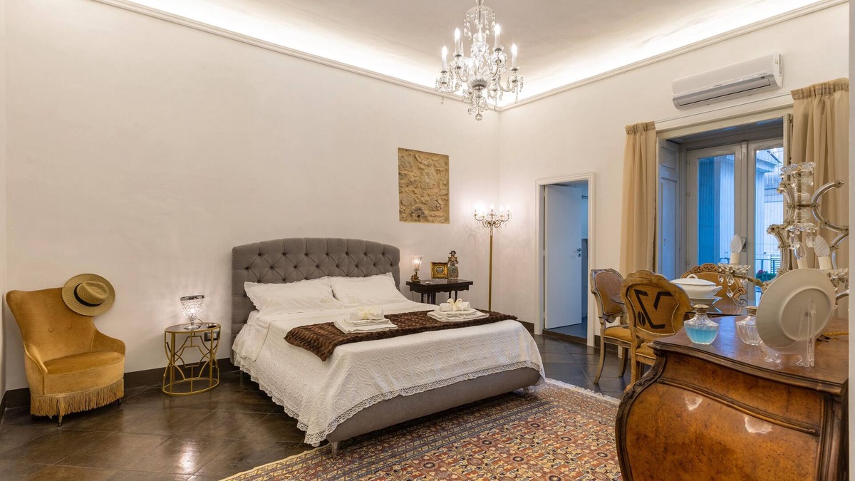 Ragusa Apartment | Apartment 'D'Incanto' with Balcony, Wi-Fi and Air Conditioning