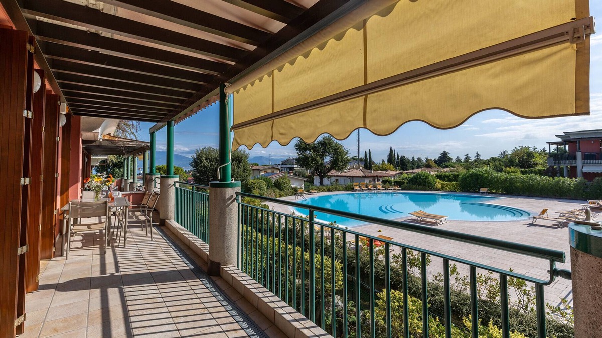 Rivoltella Apartment | Apartment 'Delizioso Residence Vista Lago' with Lake View, Wi-Fi and Air Conditioning