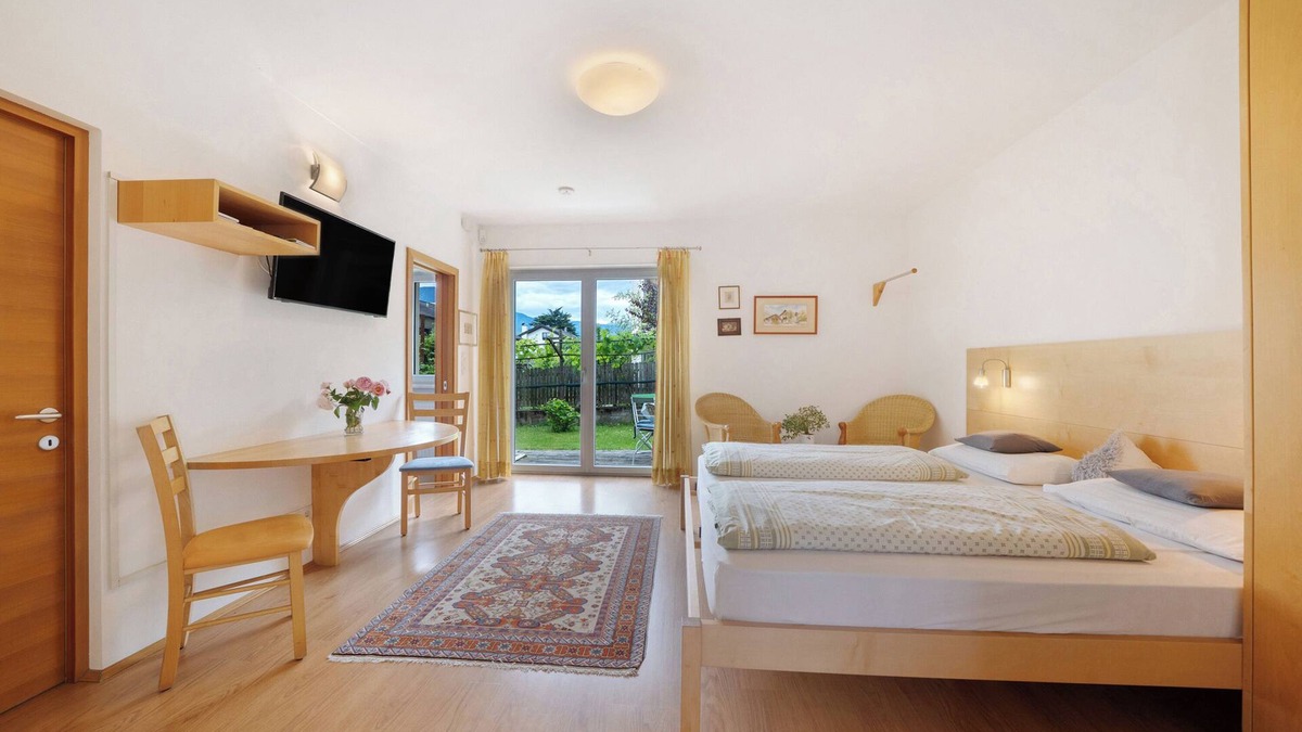 Terlano Apartment | Apartment 'Das Landhaus Apt Pink Lady' with Mountain View, Private Terrace and Wi-Fi