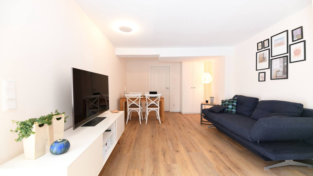 Heppenheim Apartment | Apartment 'Das Schiefe Haus Whg Festspiele' with Wi-Fi