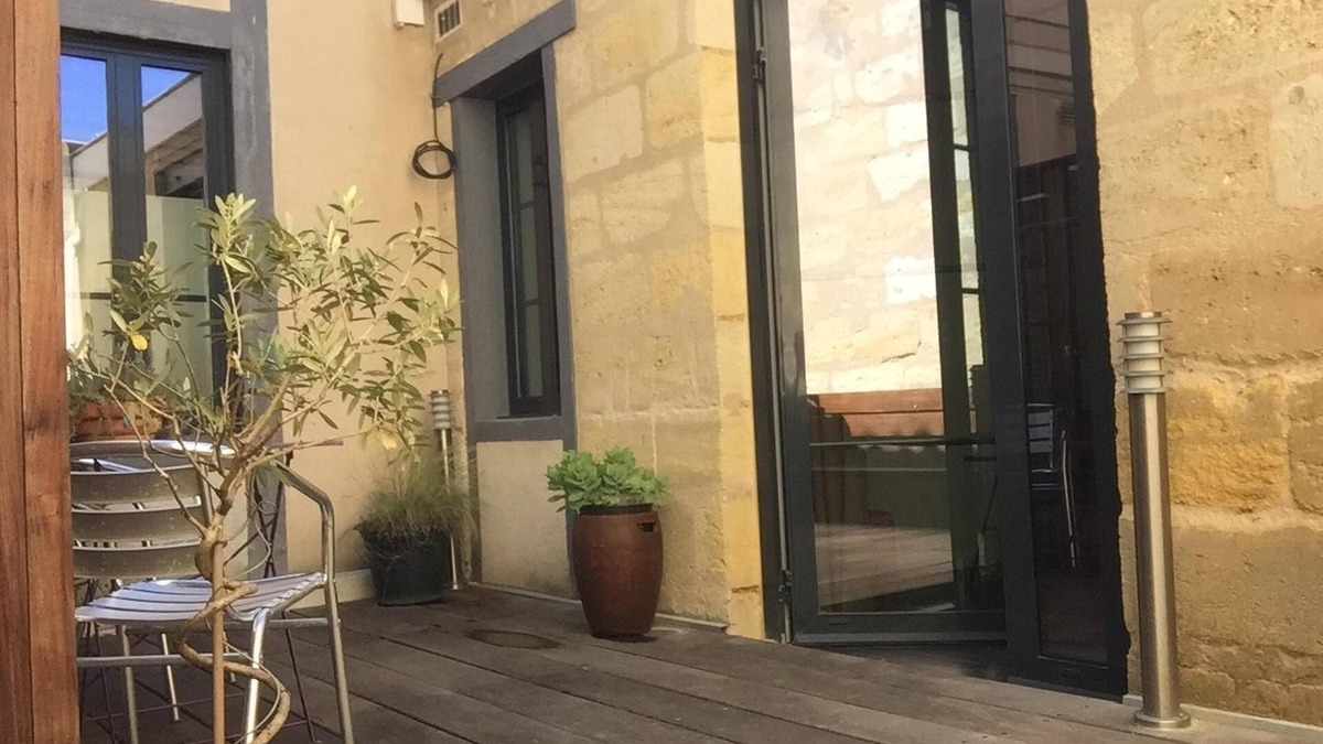 Grand Parc-Paul Doumer Apartment | Apartment-de la Course 2 -Ensuite with Shower