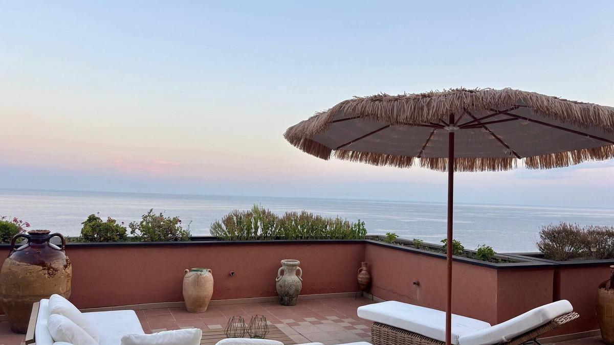 Varazze Villa | Apartment 'Della Baia' with Sea View, Private Terrace and Wi-Fi