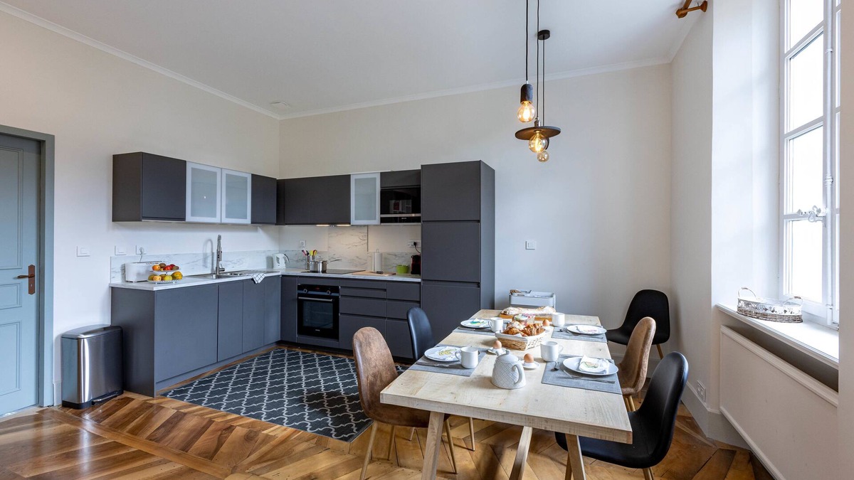 Embrun Apartment | Apartment-Deluxe-Ensuite-Mountain view-Le Balcon