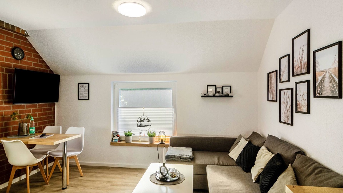 Detern Apartment | Apartment 'Didi' with Shared Terrace, Shared Garden and Wi-Fi