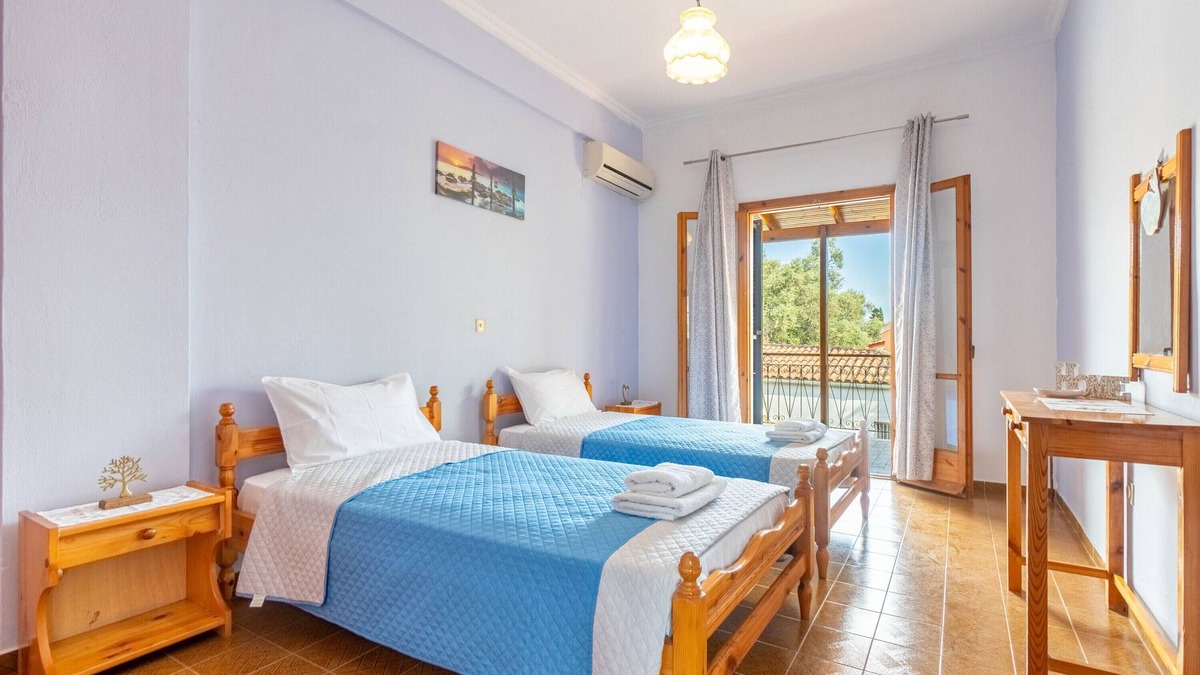 Kato Korakiana Apartment | Apartment 'Dolce Far Niente' with Shared Terrace, Wi-Fi and Air Conditioning