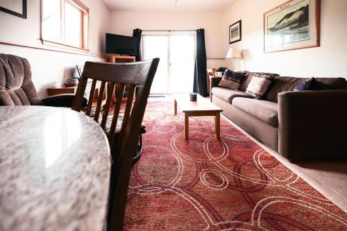 Haines Apartment | Apartment Dolphin House