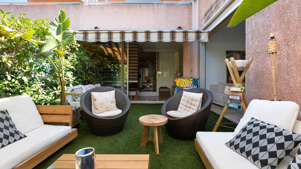 Le Dramont Apartment | Apartment 'Domaine De La Corniche' with Private Terrace, Wi-Fi and Air Conditioning
