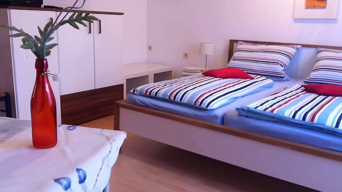 Groden Apartment | Apartment 'Doppelzimmer 1' with Wi-Fi