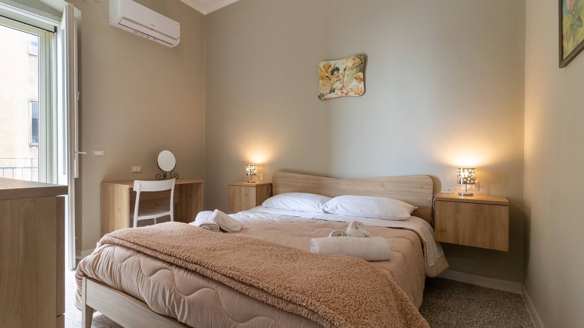 Mottola Apartment | Apartment 'Dormiamoci Sù' with Balcony, Wi-Fi and Air Conditioning