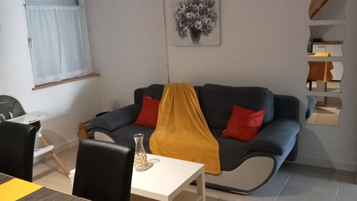 Toulouse Left Bank Apartment | Apartment 'Duplex familial grand confort T3' with Private Terrace, Wi-Fi and Air Conditioning