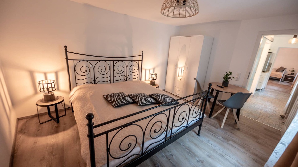 Weisenheim am Sand Apartment | Apartment-Ensuite with Shower-STUDIO