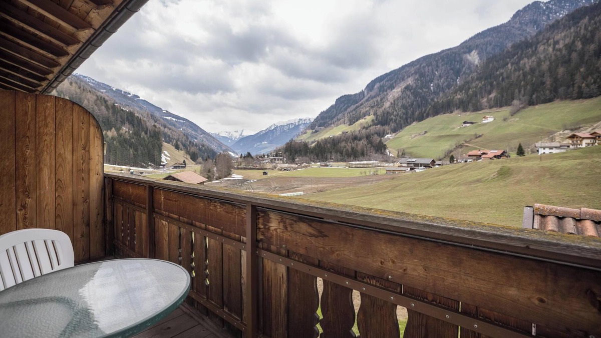 San Giacomo Apartment | Apartment “Edelweiß” with Mountain View, Wi-Fi, Balcony & Garden