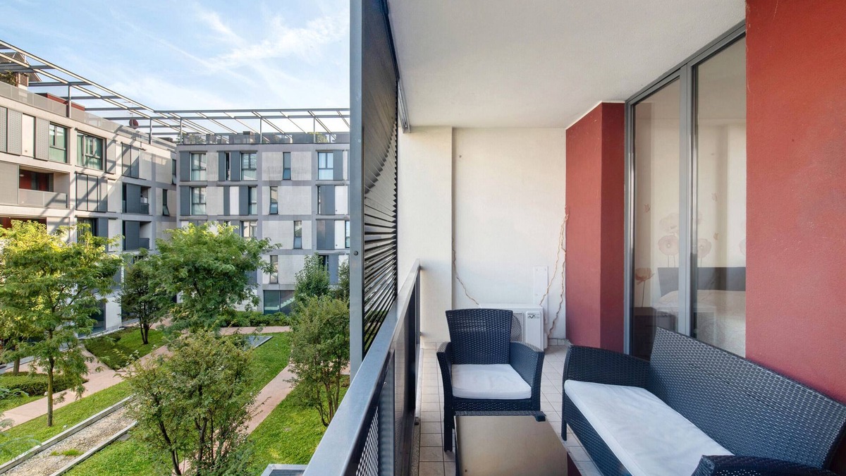 Albate Apartment | Apartment 'Easy Como Stay Con Parcheggio' with Shared Terrace, Wi-Fi and Air Conditioning