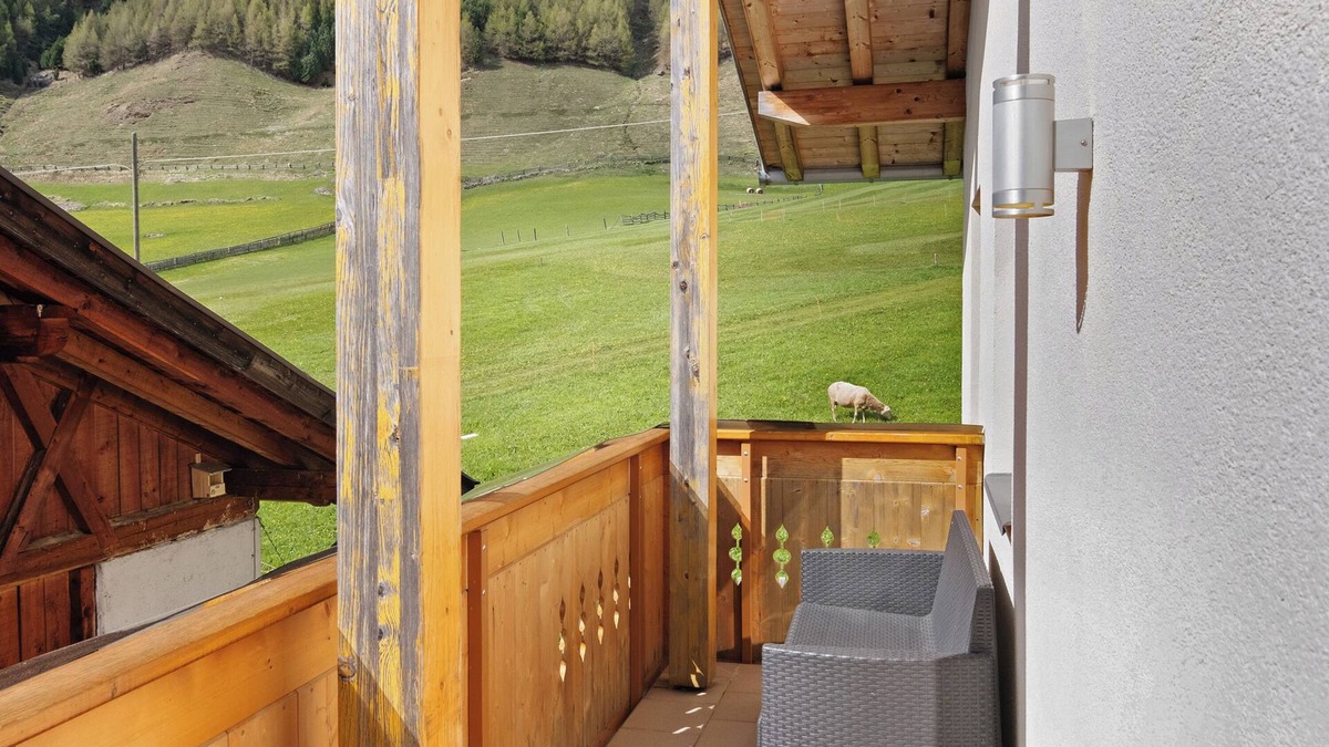 Melago Apartment | Apartment 'Edelweiss' with Mountain View, Private Terrace and Wi-Fi