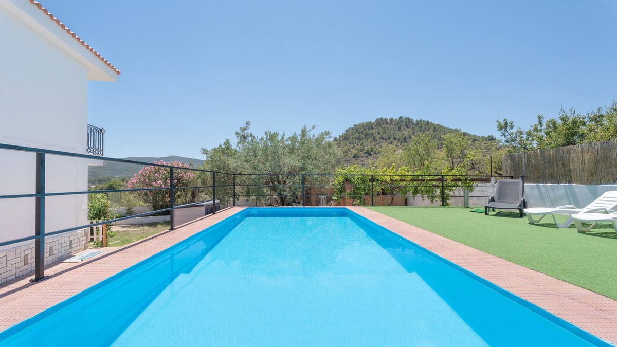 Altura Ski Chalet | Apartment 'El Cachorro' with Mountain View, Private Pool and Shared Terrace