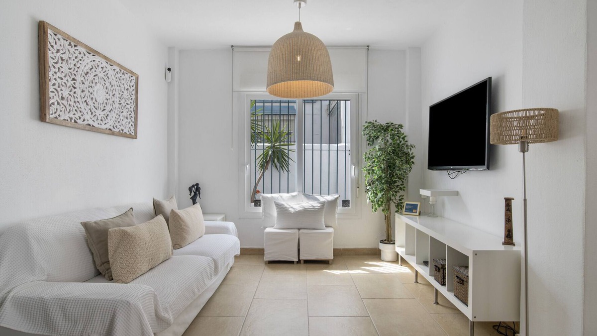 Zahara de los Atunes Apartment | Apartment 'El Refugio Del Mar' with Balcony, Wi-Fi and Air Conditioning