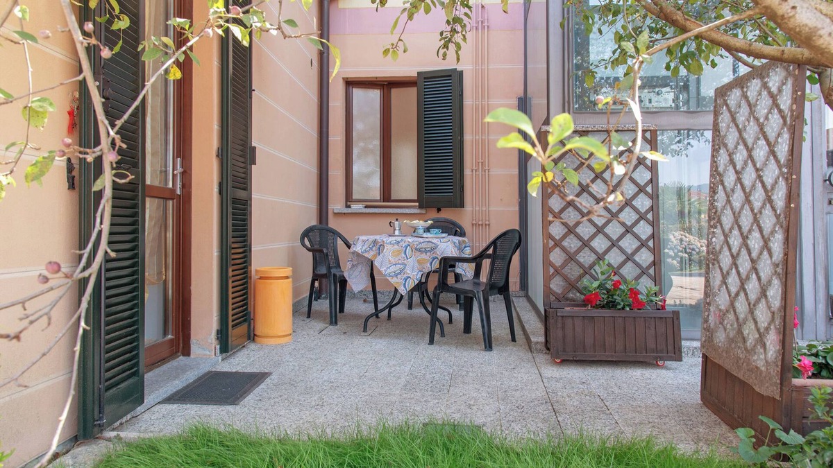 Luino Apartment | Apartment 'Elisa' with Private Garden
