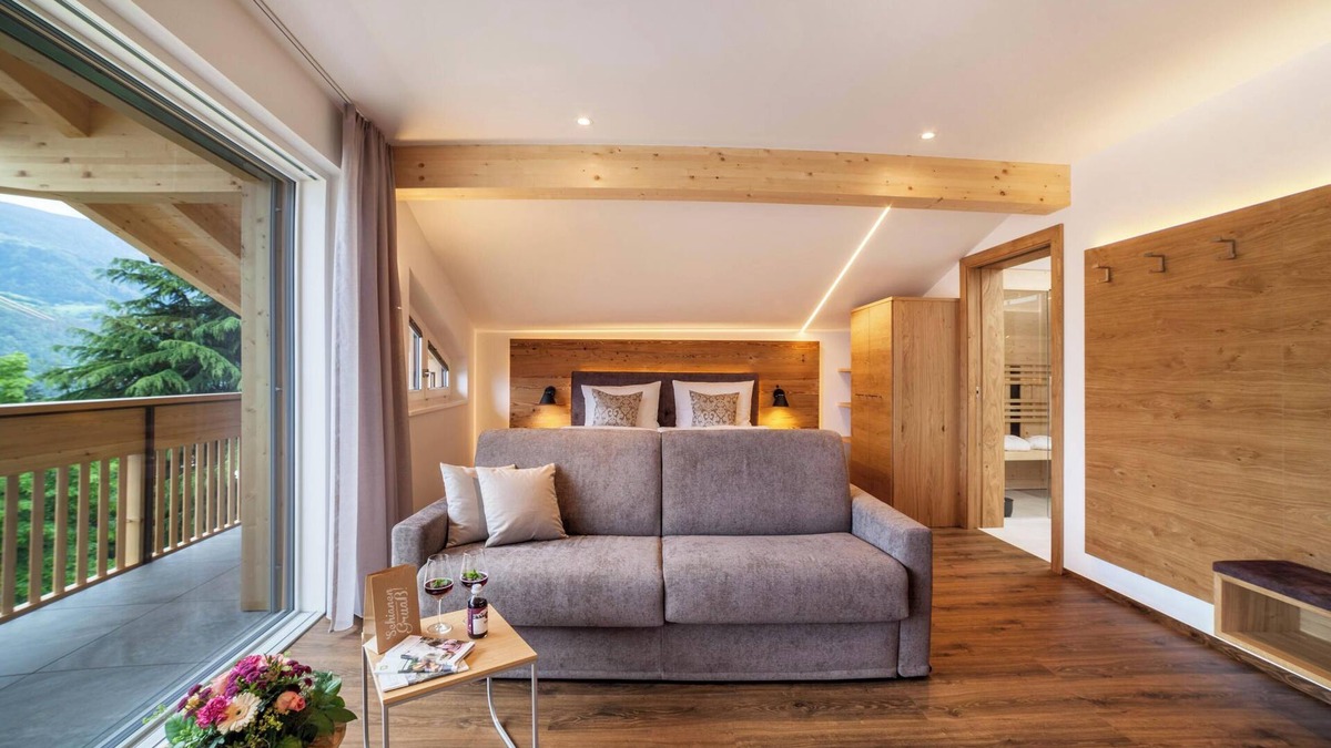 Parcines Apartment | Apartment "Engel Summerfrisch" with Mountain View, A/C, Wi-Fi, Sauna & Terrace