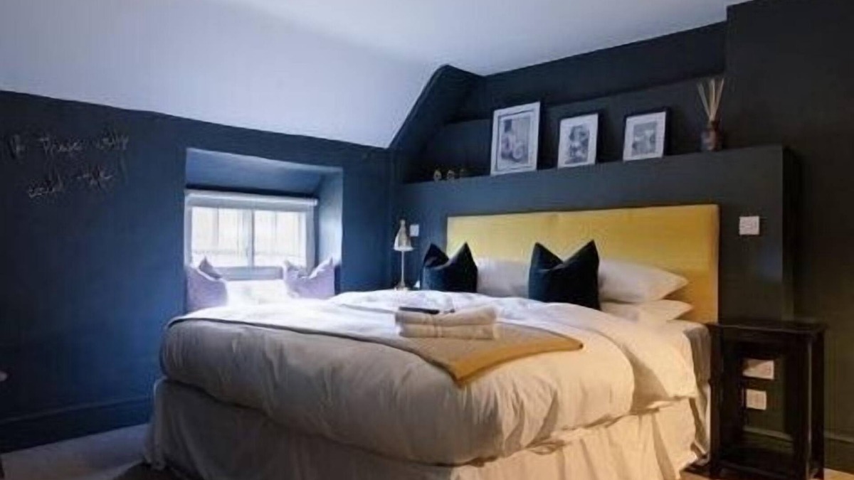 Easton on the Hill Apartment | Apartment-Ensuite W/Shower