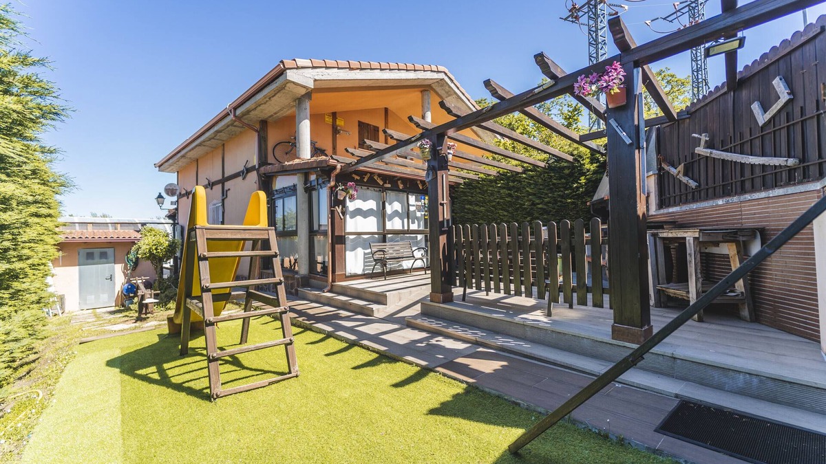 San Adrian de Juarros Apartment | Apartment 'Valle De Juarros' with Private Pool, Private Garden and Wi-Fi