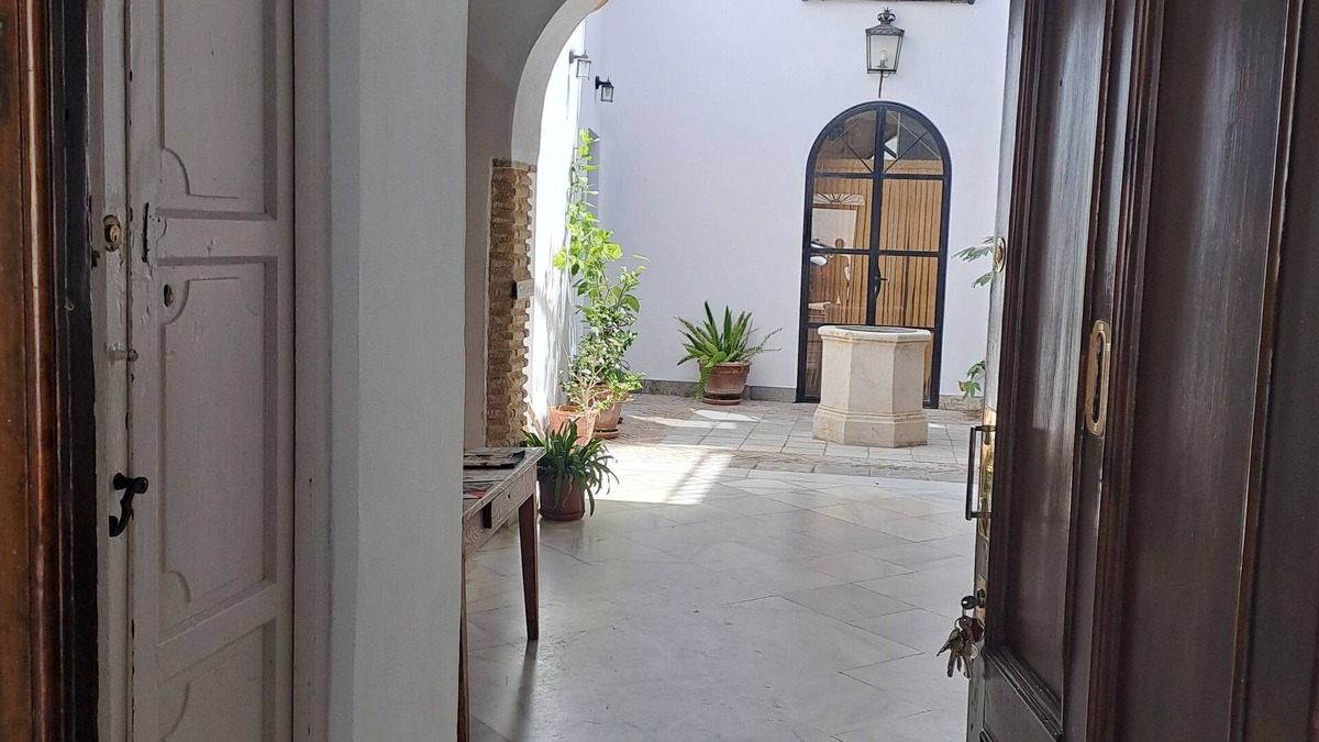 Sanlucar de Barrameda House | Apartment in Historic Sanluqueña House With Charm