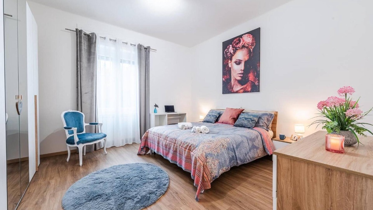 Brescia Apartment | Apartment 'Essenza Moderna' with Balcony, Wi-Fi and Air Conditioning
