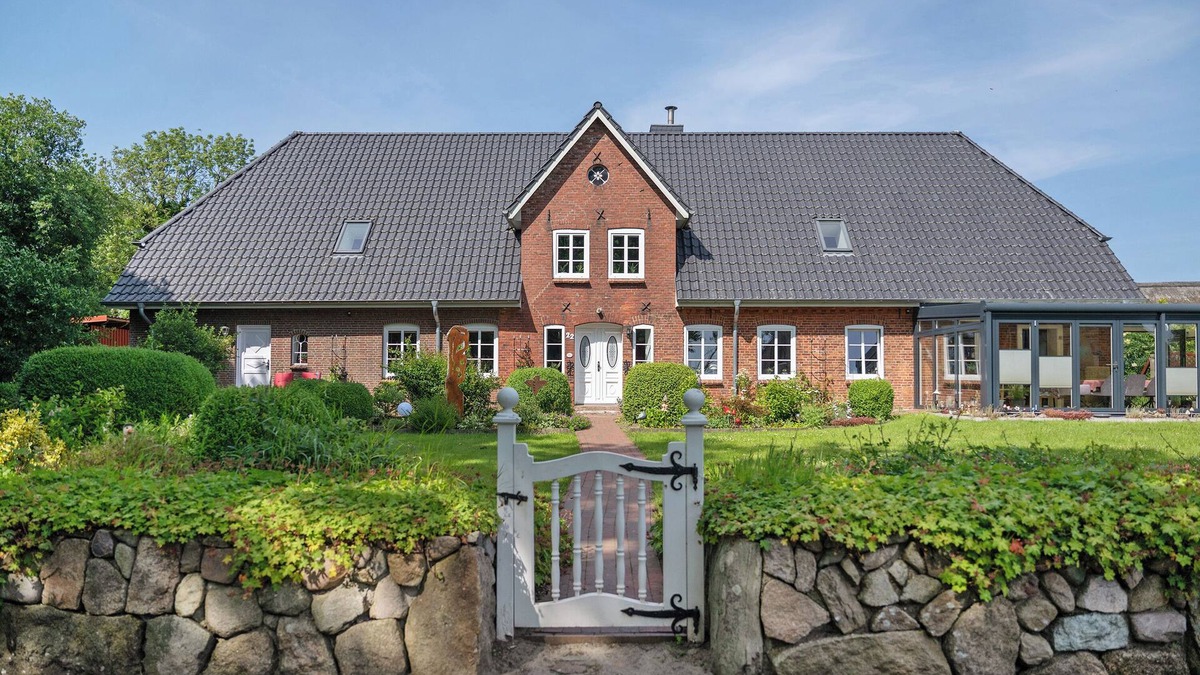 Bordelum Apartment | Apartment 'Ferienwohnung Bi-anne-to-huus' with Private Terrace, Private Garden and Wi-Fi