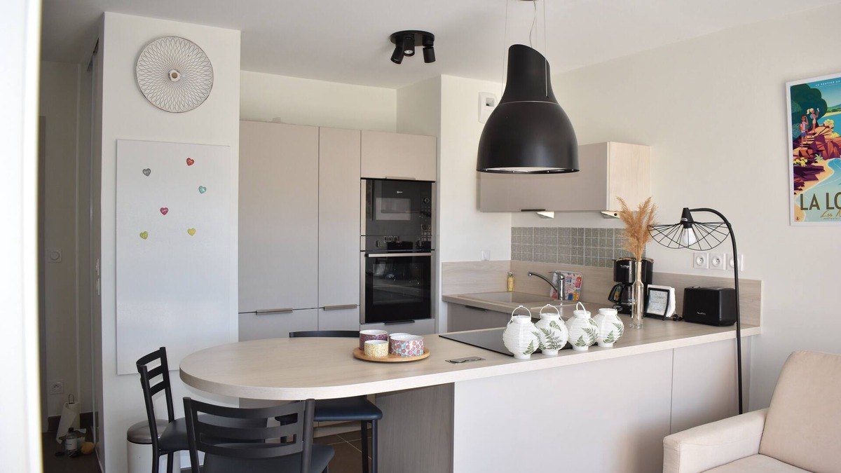 La Londe-les-Maures Apartment | Apartment for 3 people in Chateau Vert with swimming pool