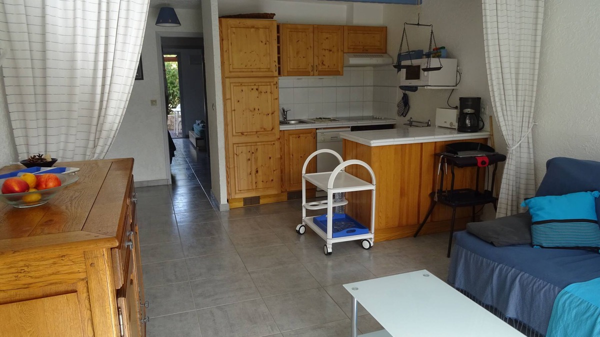 Calcatoggio Apartment | Apartment F2 in floral park, direct access to the beach