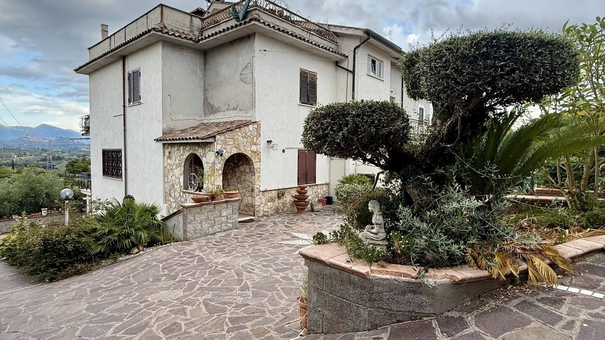 Fonte Nuova Apartment | Apartment-Family-Ensuite with Bath-Patio