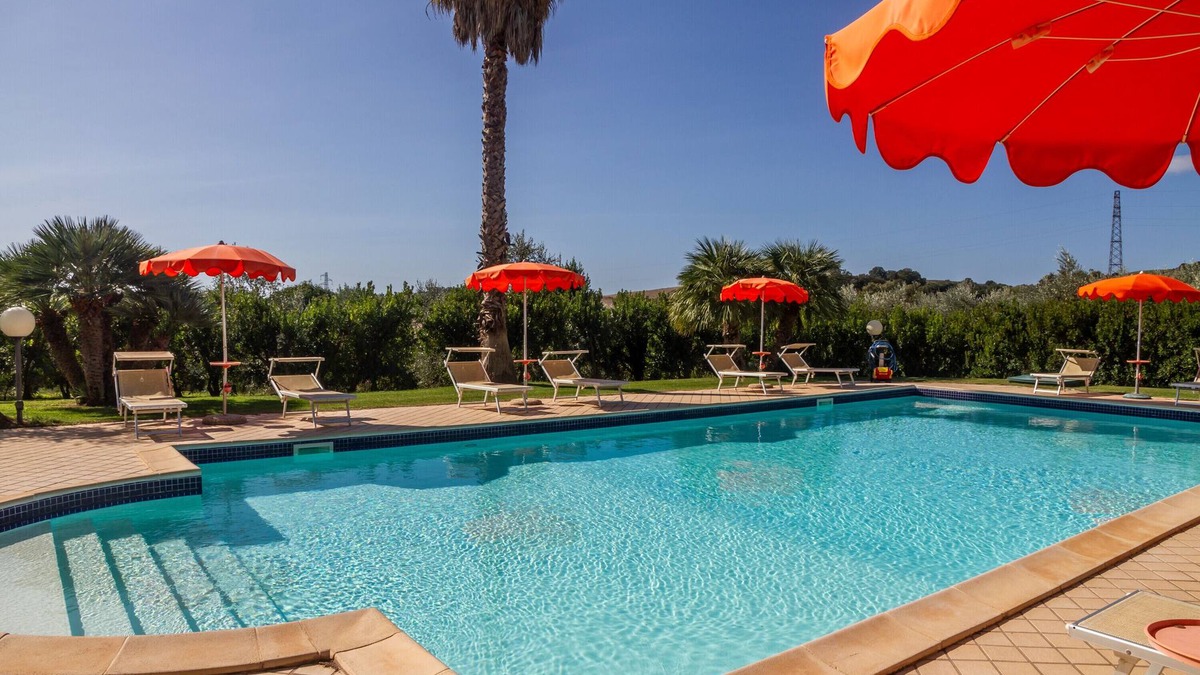 Magliano in Toscana Apartment | Apartment 'Farfalla' with Shared Pool, Wi-Fi and Air Conditioning