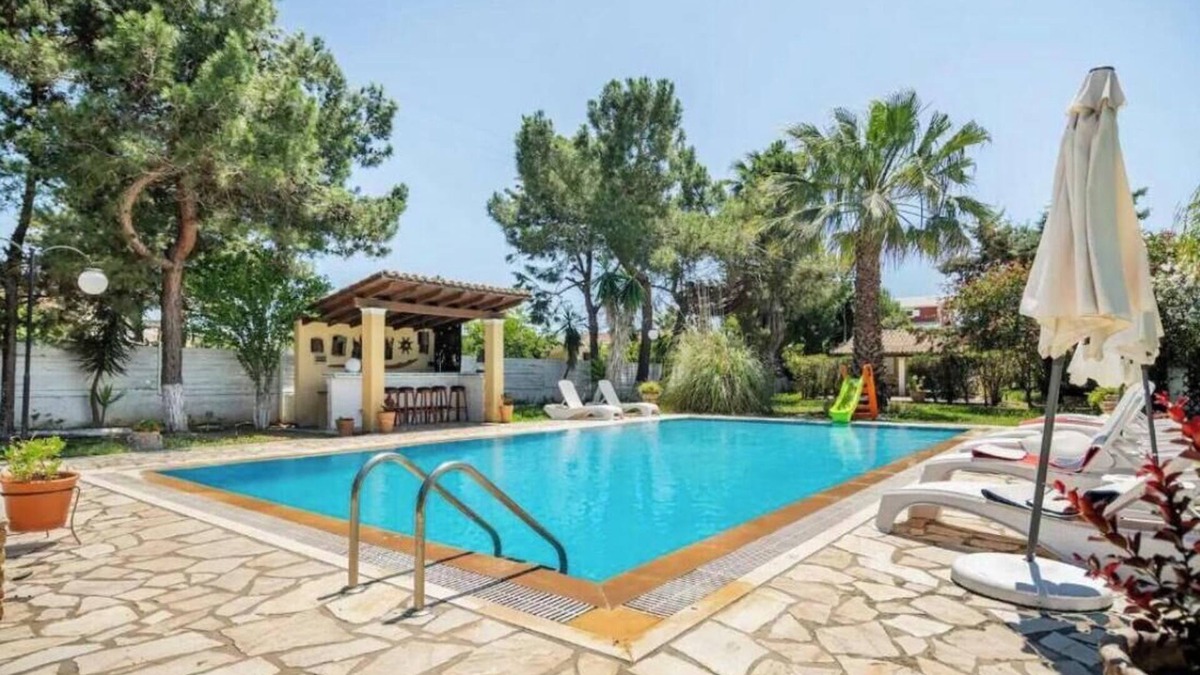 Ag. Georgios Apartment | Apartment 'Fedra Two-Bedroom Bungalow' with Shared Pool, Wi-Fi and Air Conditioning