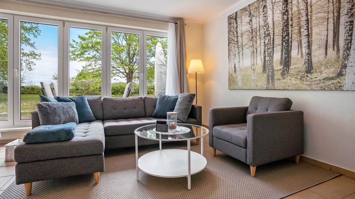 Ribnitz-Damgarten Apartment | Apartment Ferienwohnung Ostseezeit with Private Terrace, Shared Garden and Wi-Fi