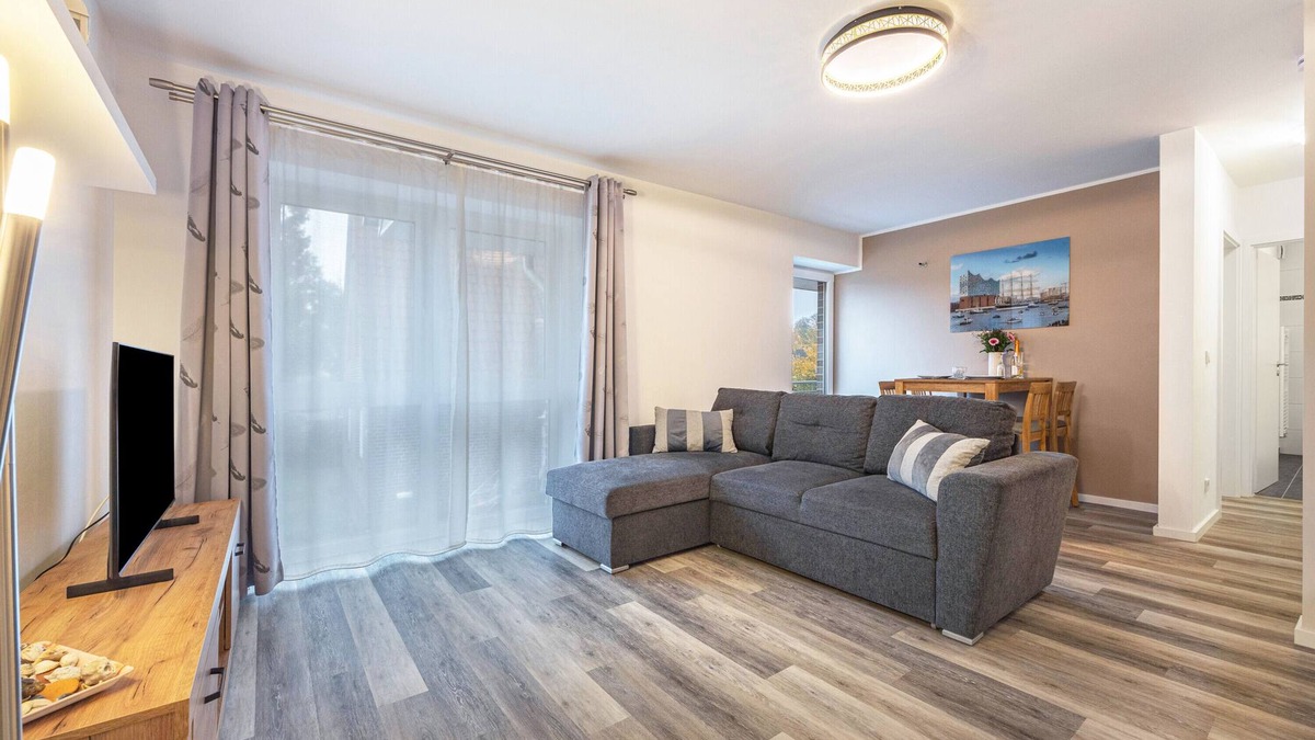 Neu Wulmstorf Apartment | Apartment 'Ferienwohnung Neu Wulmstorf' with Balcony