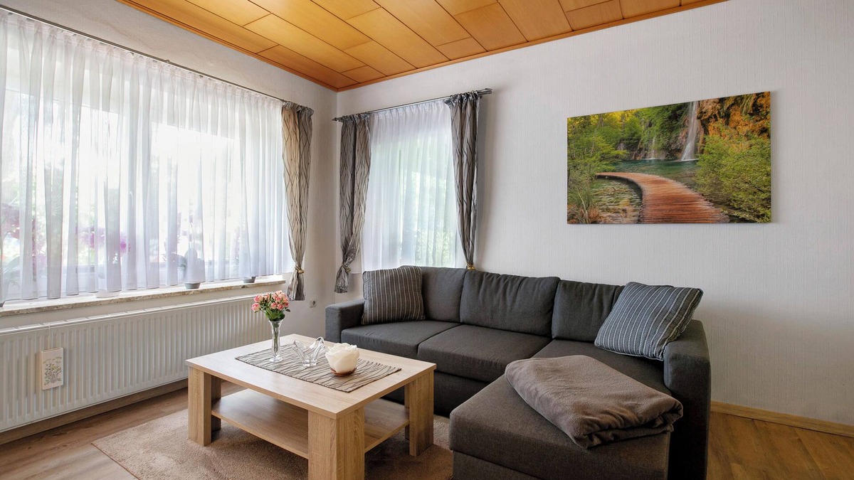 Tellingstedt Apartment | Apartment 'Ferienwohnung 'Ferien Bei Buske' with Shared Terrace, Private Garden and Wi-Fi